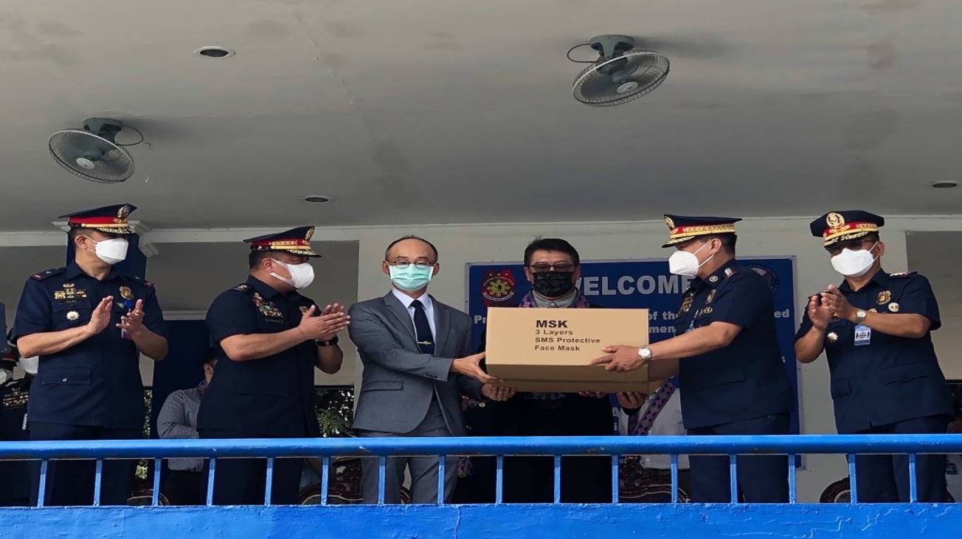 Taiwan donates 100,000 masks to police in Philippines.jpeg